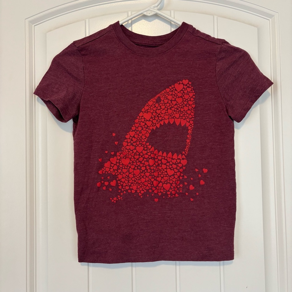 Cat & Jack Burgundy Shark Graphic Tee Size Small 6/7